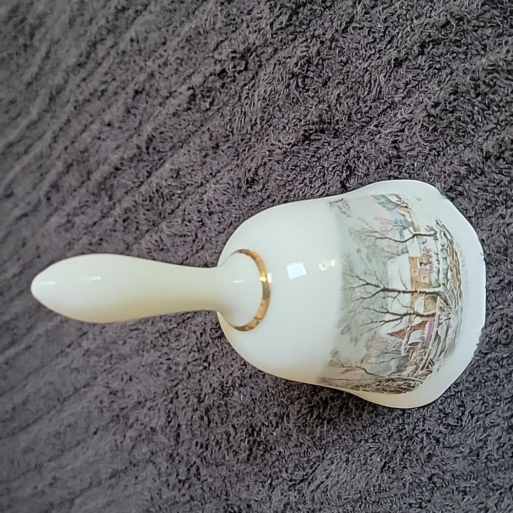 Currier & Ives Avon Bell